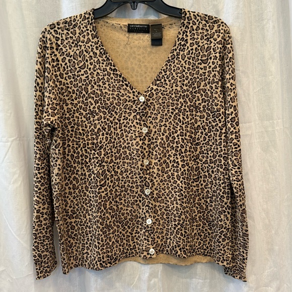 Liz Claiborne Sweaters - Liz Claiborne 100% Silk Knit‎ Leopard Print V-Neck Long Sleeve Cardigan Size LP